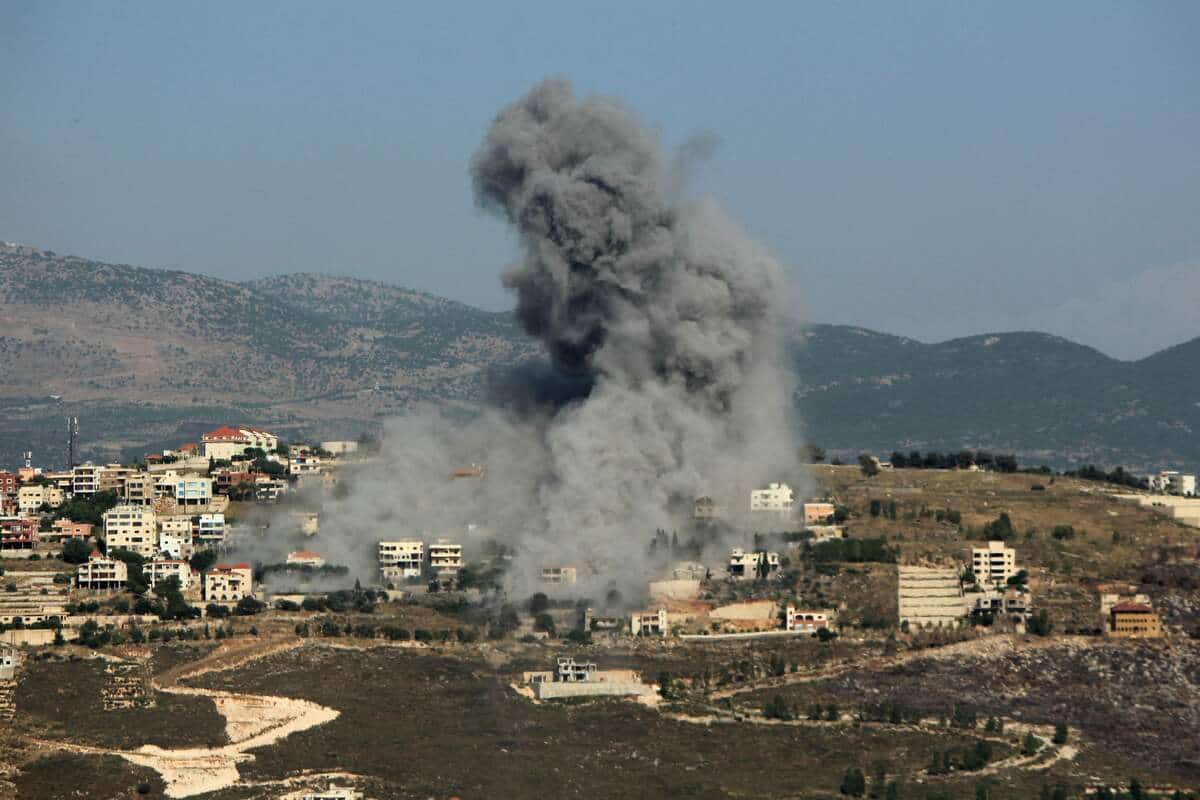Deux morts et d&rsquo;importants incendies dans le sud du Liban apr&egrave;s des bombardements isra&eacute;liens