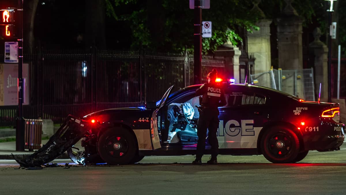 Montréal: une auto-patrouille du SPVM percutée par un véhicule