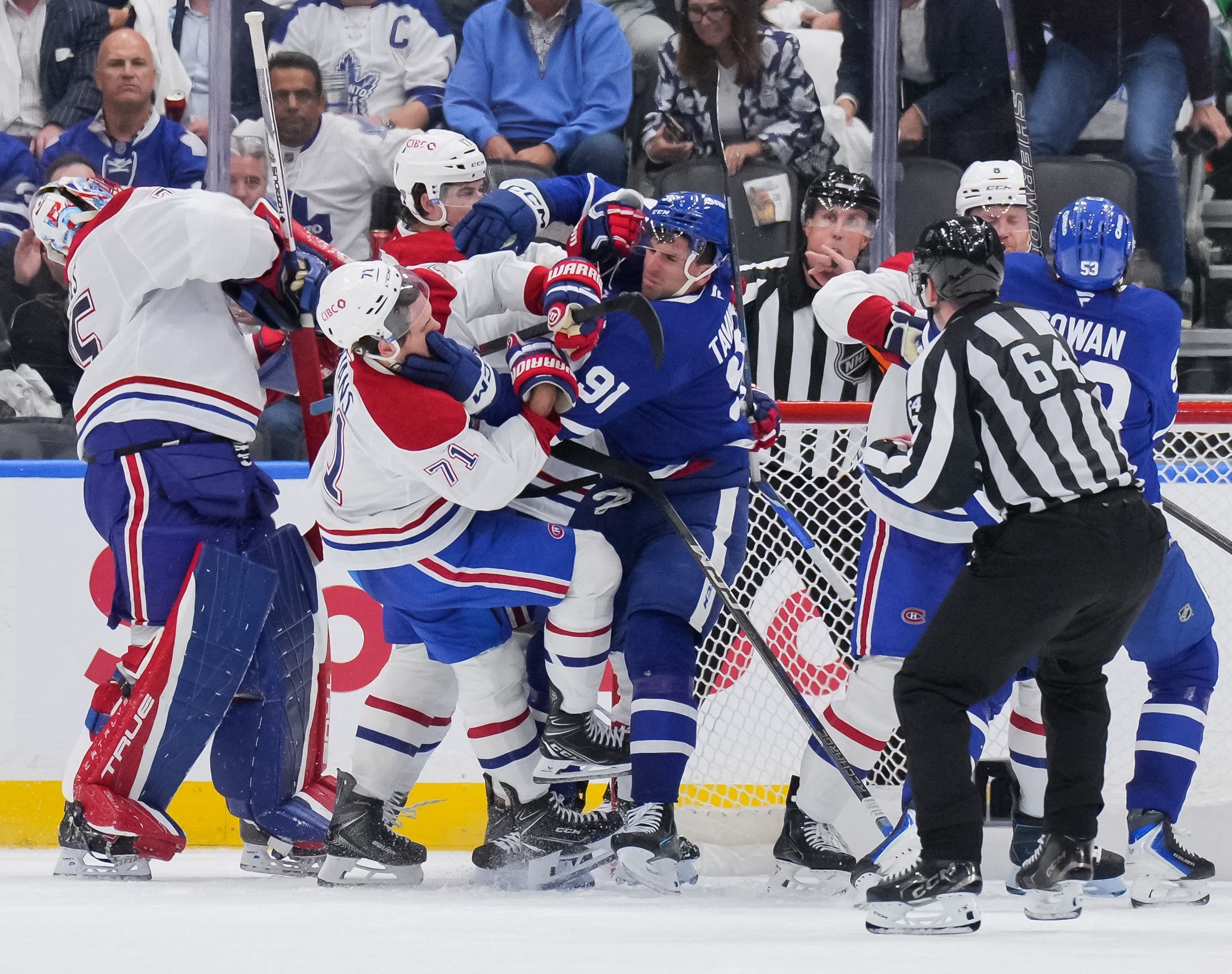 À VOIR | Entre confiance et arrogance: quatre moments où Jakub Dobes s'est démarqué durant le premier match du Canadien
