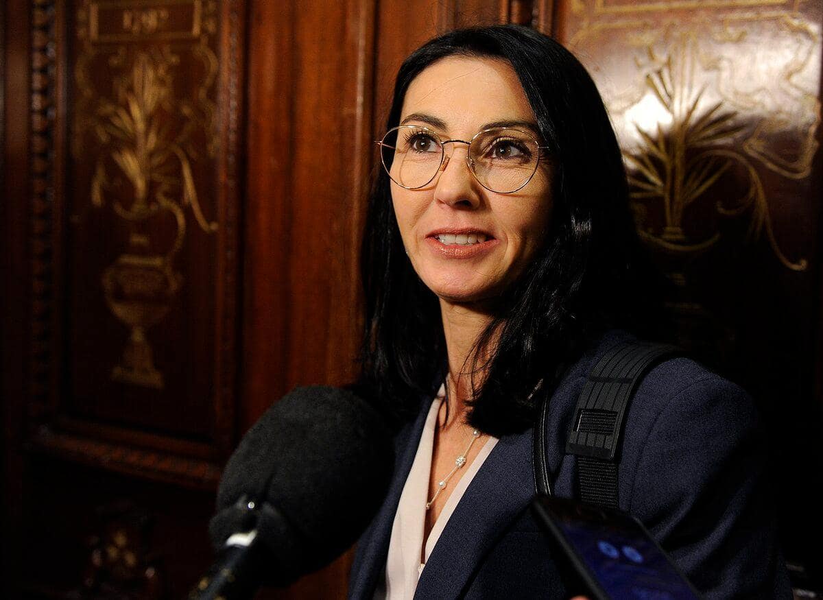 20 000$ pour deux billets d’avion: malaise chez les députés