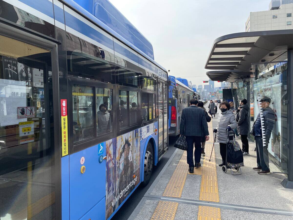 Prendriez-vous des bus plus rapides que la voiture et des minibus ...