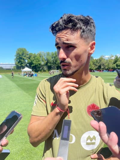 Stephen Eustaquio saiu da mídia, março, em Vancouver.