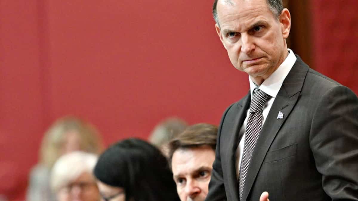 Sondage Léger: les Québécois accepteraient une baisse des services publics pour combler le déficit, mais pas une hausse des taxes et de l'impôt