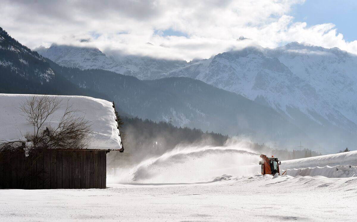 Il signe un d&eacute;cret pour interdire &agrave; la neige de tomber