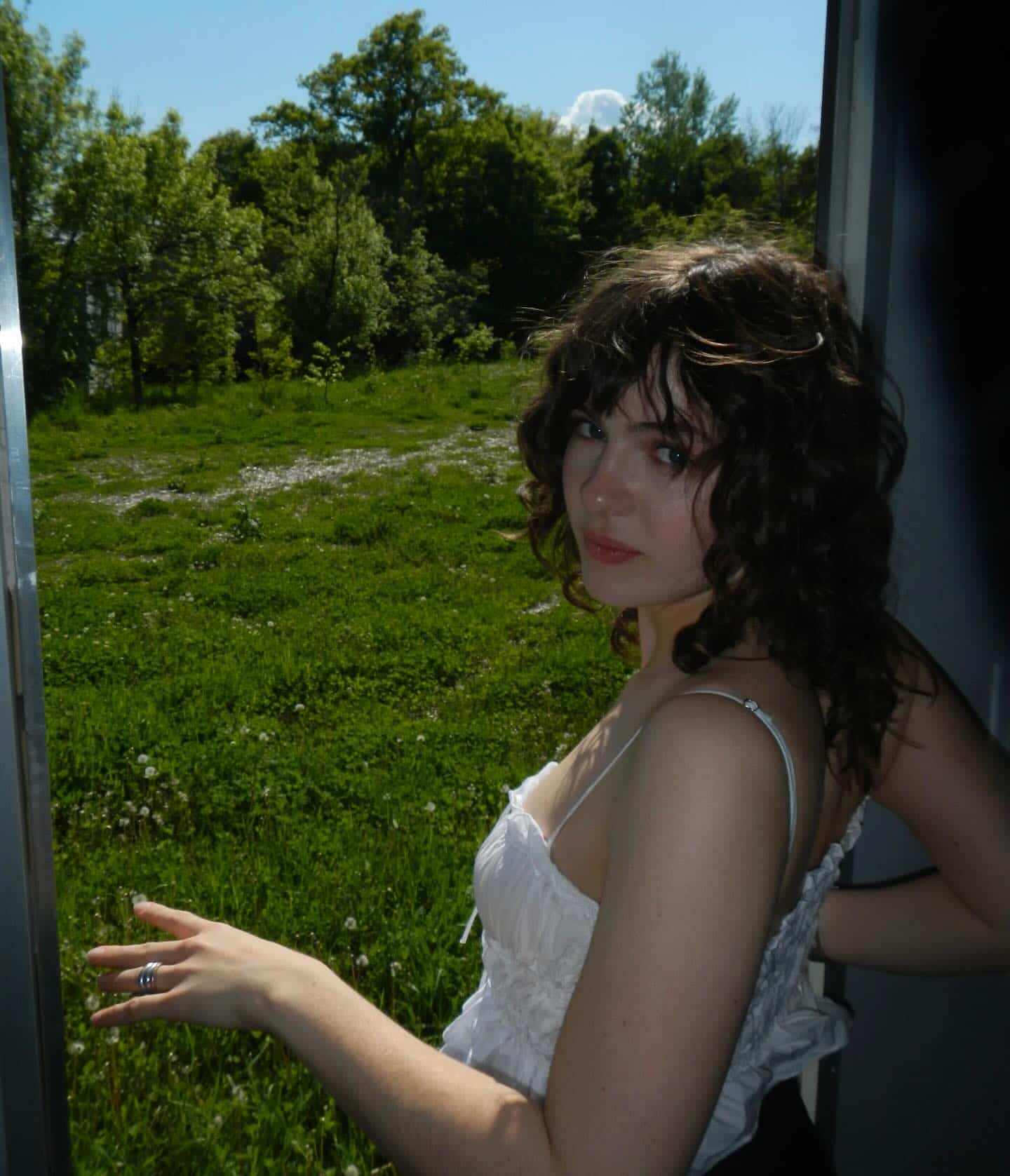 Kelly Depeault a causé un appel au 911 en tournage