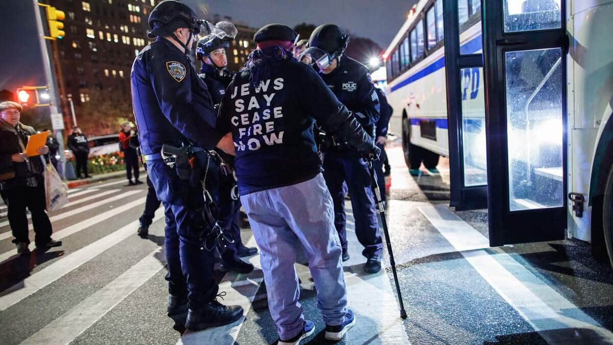 Brooklyn: une ado poignardée devant le métro