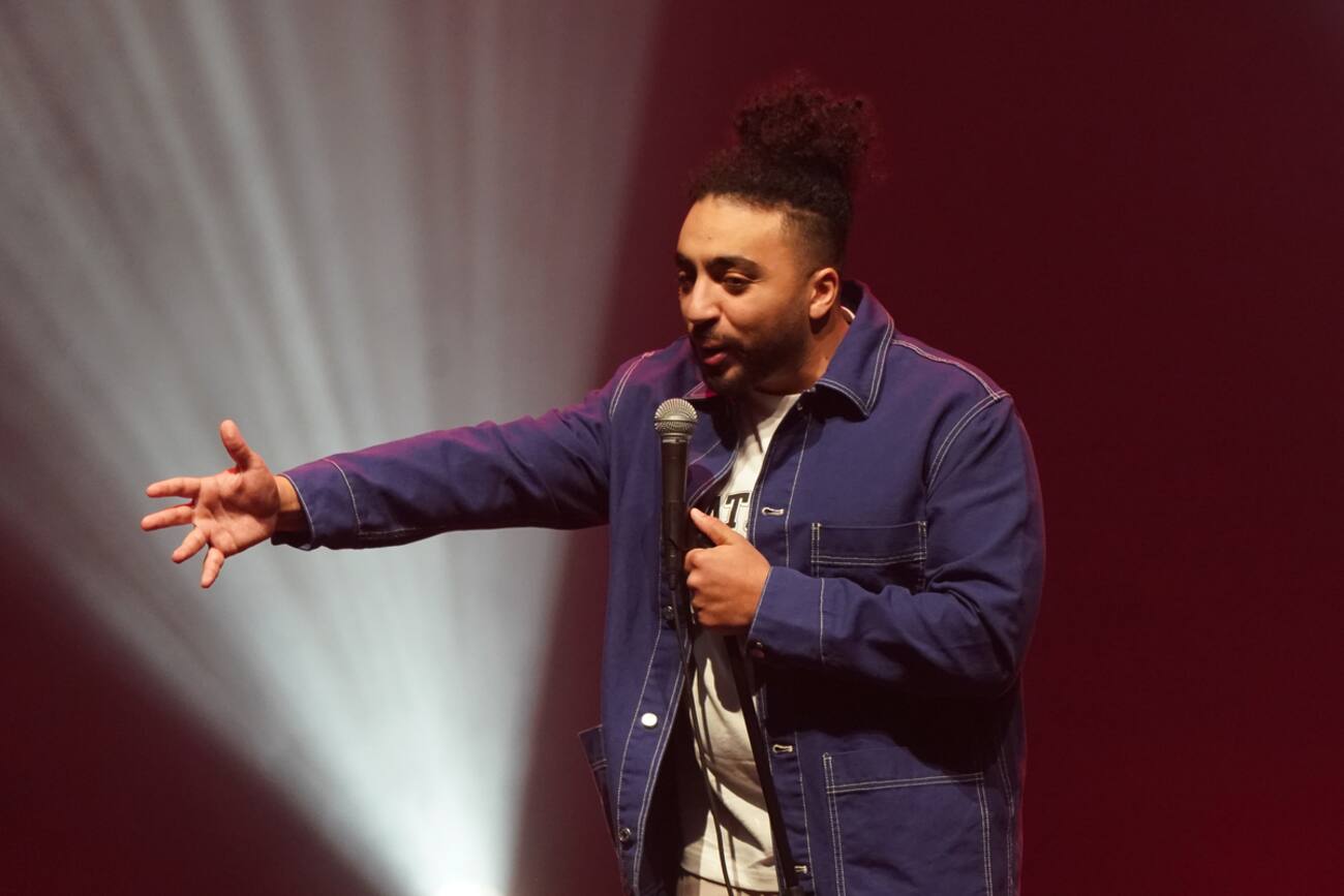 «Surtout Anas»: un spectacle inégal, mais divertissant | JDM