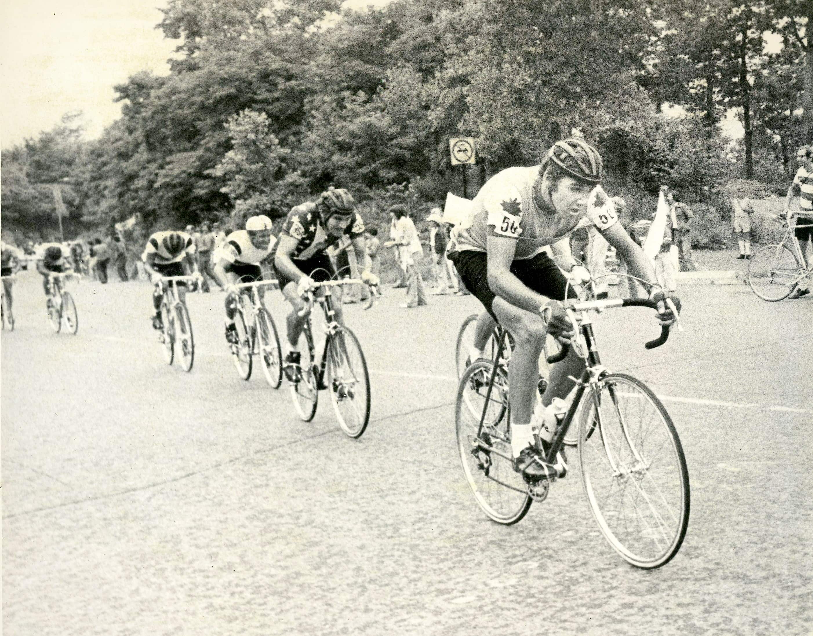 O quebequense Pierre Harvey causou uma bela surpresa no circuito Mont-Royal, no dia 26 de julho de 1976, e prenant o 24º toque da vitória olímpica no ciclismo na rota.