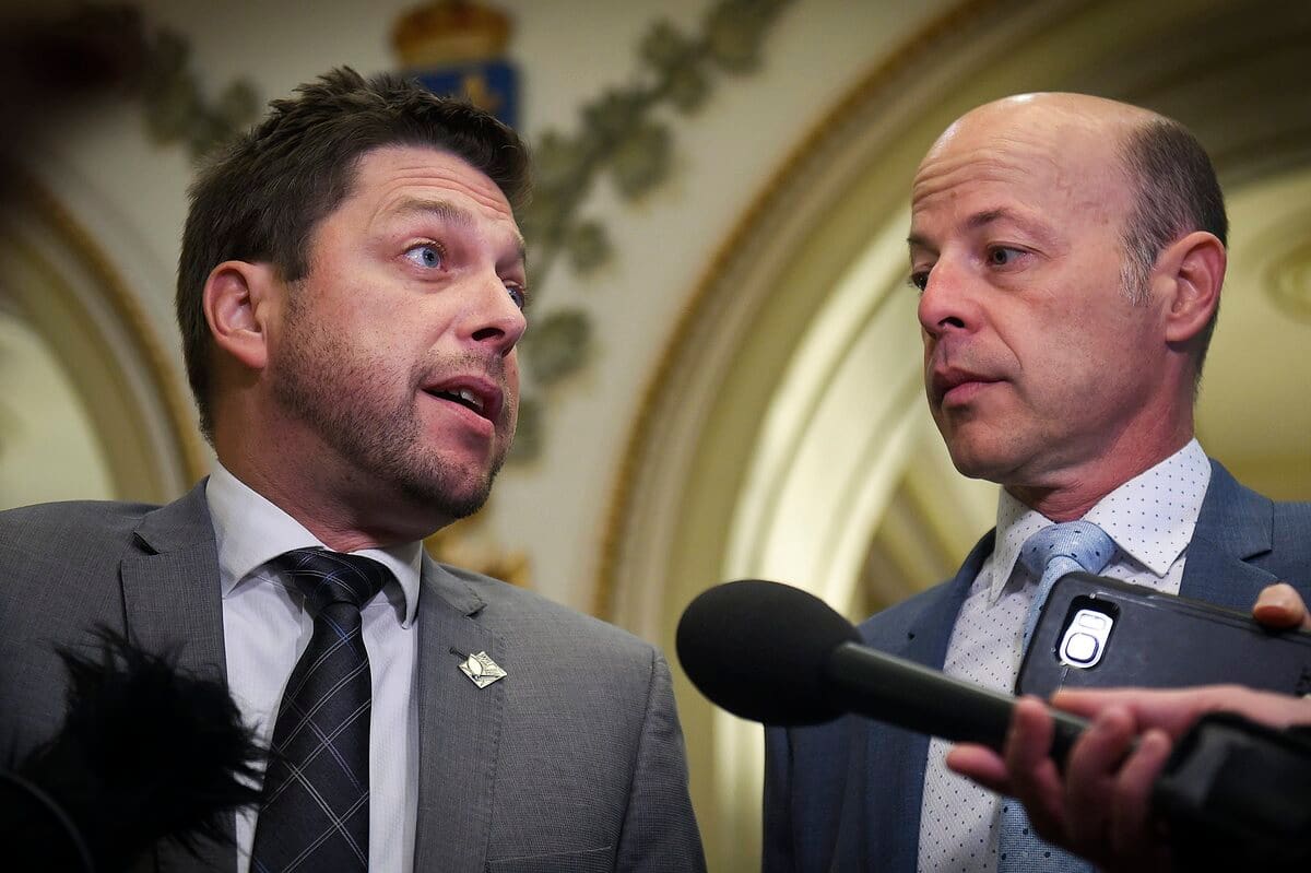 Ouellet et Arseneau renouvellent leurs v&oelig;ux