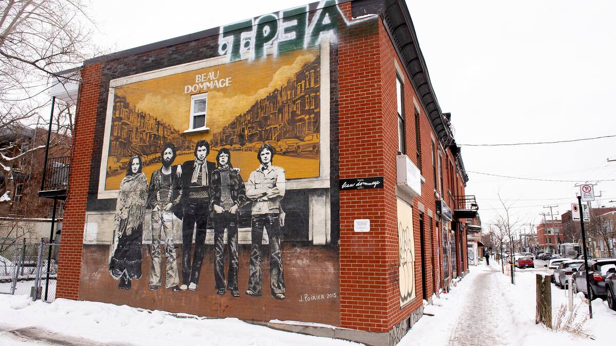 La murale de Beau Dommage qui avait été vandalisée a été en partie nettoyée