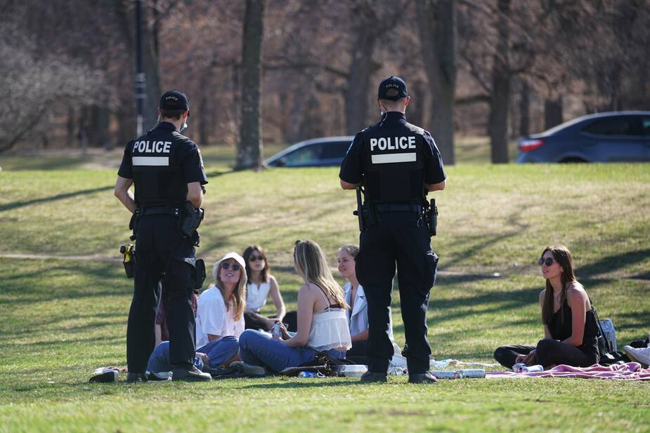 Image principale de l'article Québec recule sur le port du masque à l'extérieur