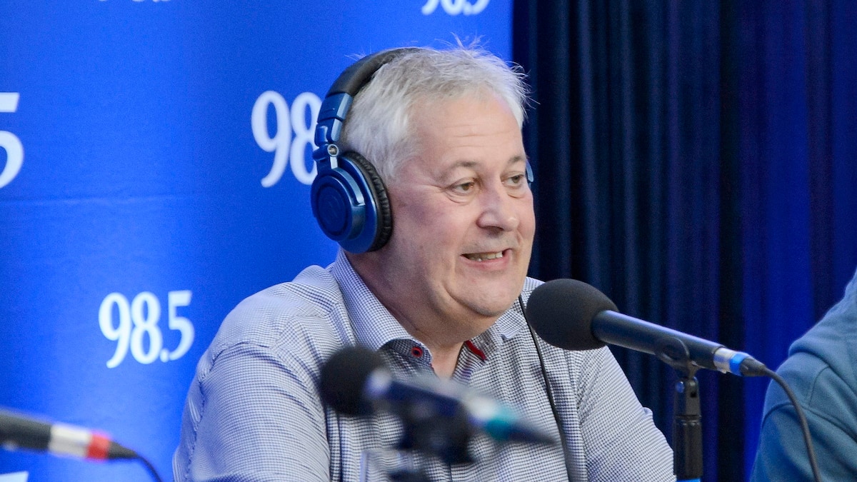 Dernière émission de Paul Arcand au 98,5 FM: «J’ai l’impression d’être un membre de votre famille et ça me touche vraiment»