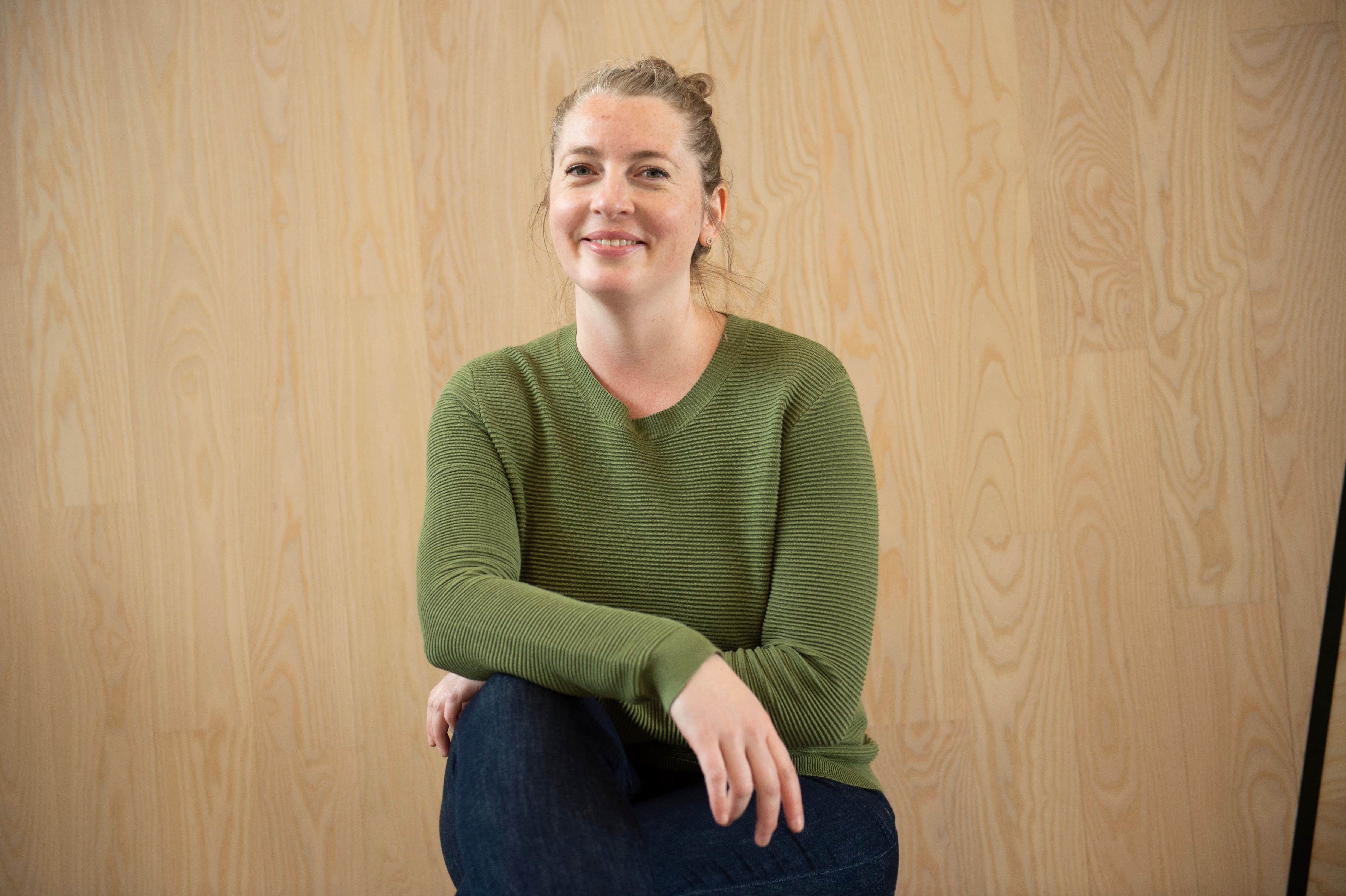 «C’est une histoire de sororité dans un monde de loups», dit Gabrielle Filteau-Chiba, qui raconte le deuil de sa chienne-loup dans son court mais puissant roman «Louve en juillet»