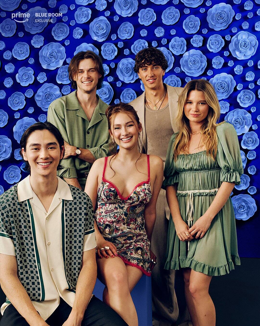 Ces 2 acteurs font réagir avec un bisou en public