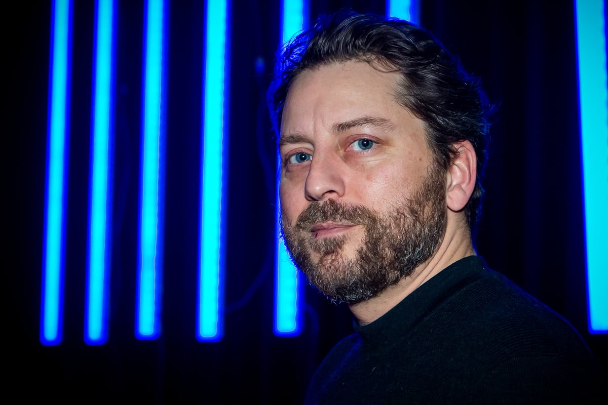 Il présente officiellement sa conjointe