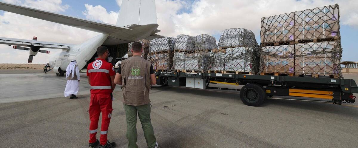 Aux portes de Gaza, l'aide humanitaire s'entasse en Égypte