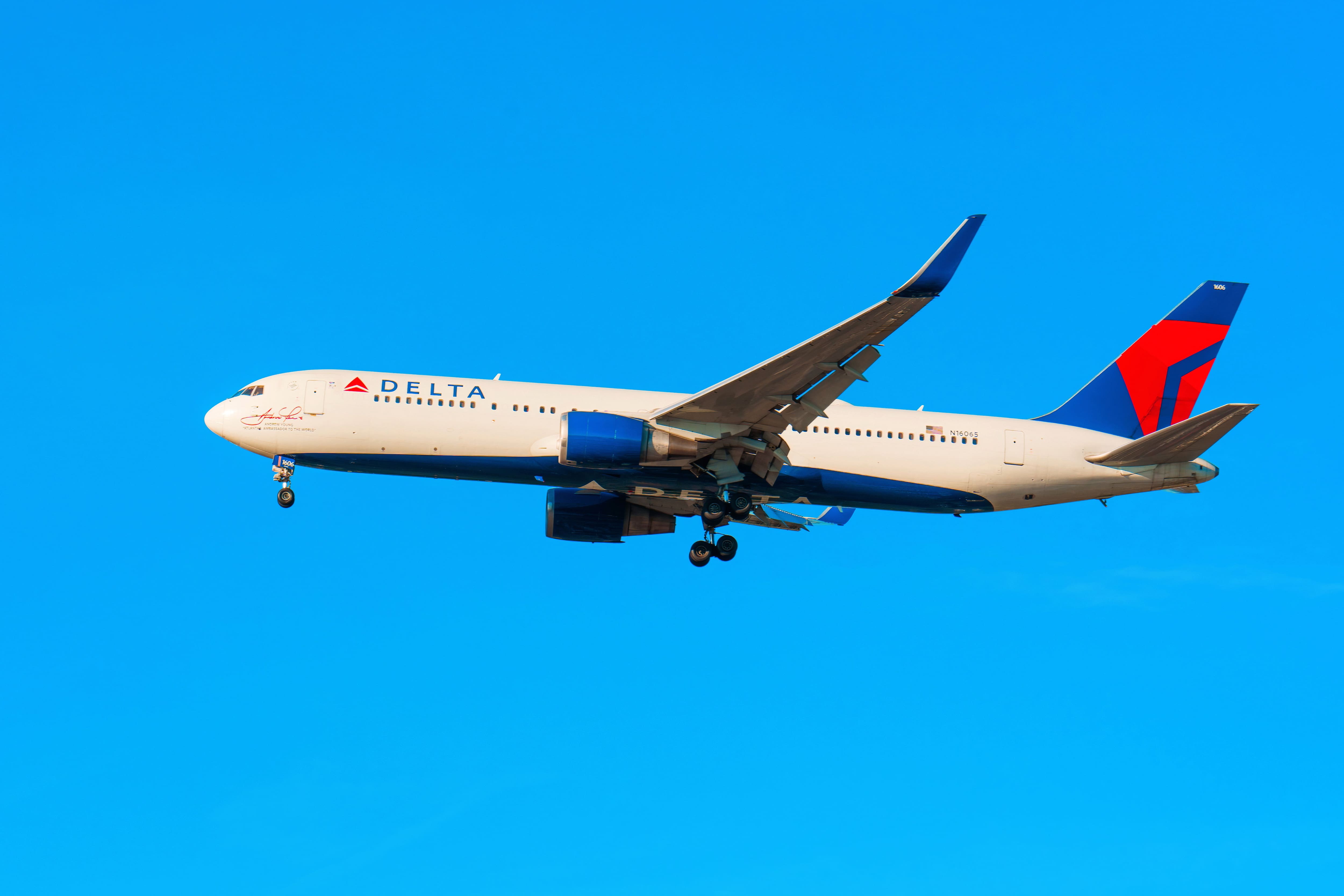 Billets d’avion et hôtels: des formations à près de 500 000$ aux États-Unis pour le Dossier santé numérique