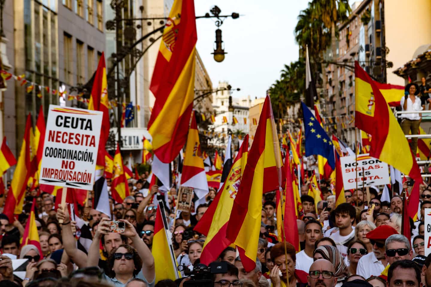 Des citoyens espagnols manifestent contre la hausse de l'immigration irrégulière