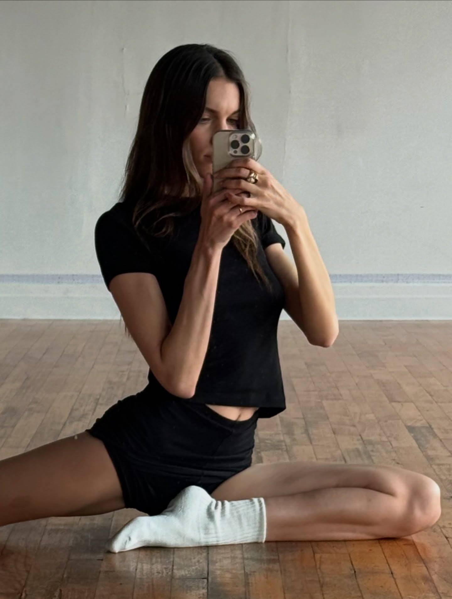 Cible de moqueries pour son vidéoclip à venir