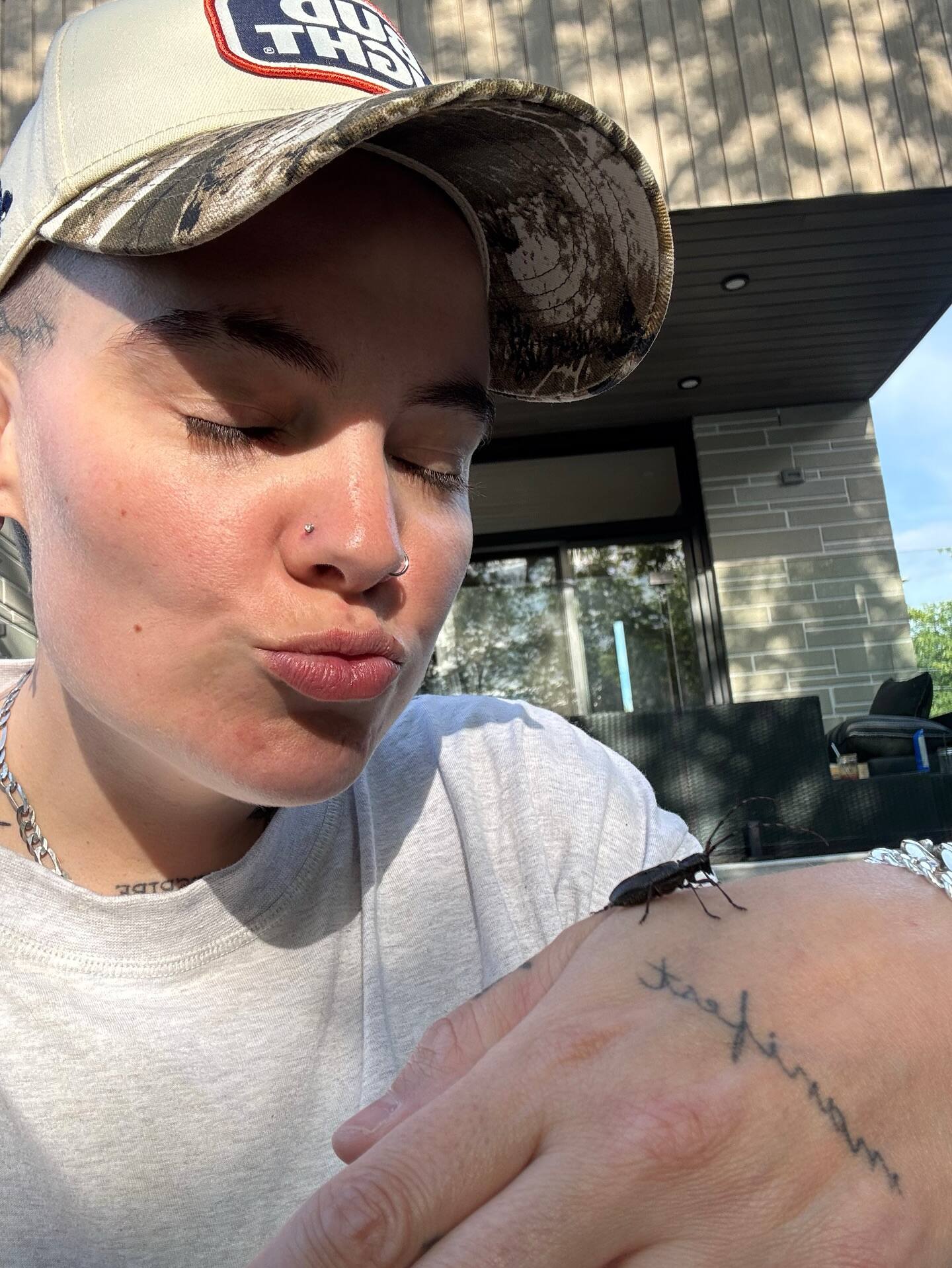 Elle répond à ce message de troll sur son anxiété