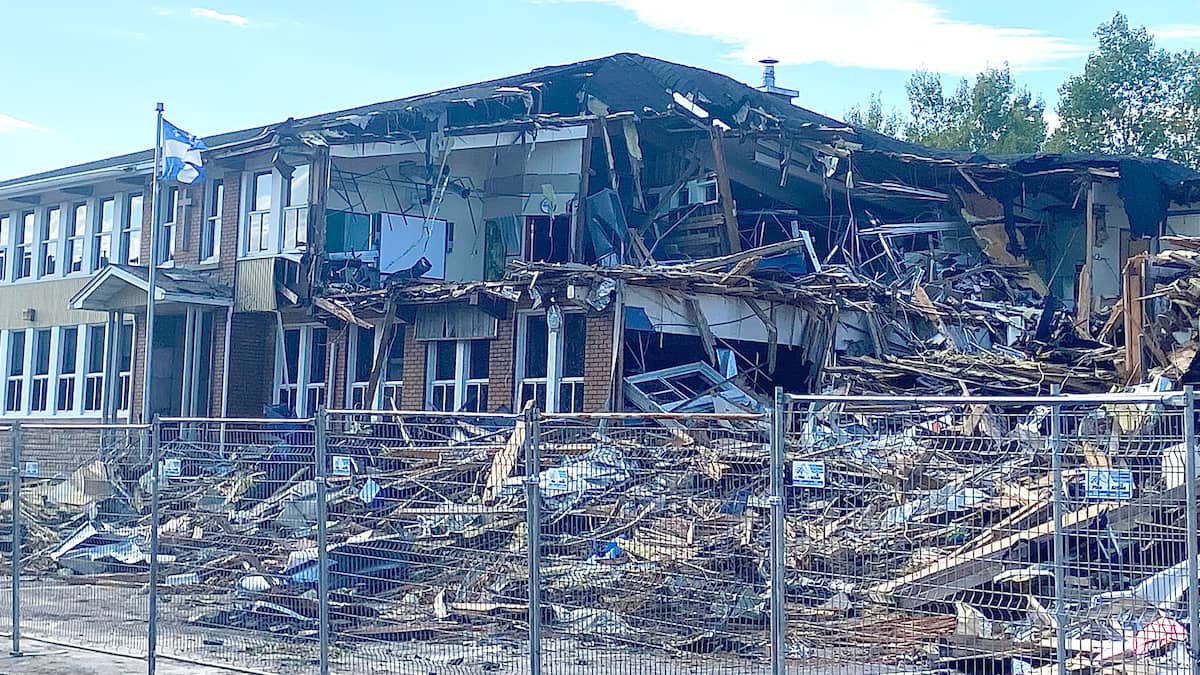 École détruite par un incendie à Prévost: les élèves répartis dans 4 établissements différents à partir de jeudi