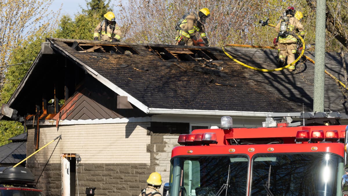 The Ravage Quebec Building Un incendie ravage la toiture d’une maison à Québec | JDQ