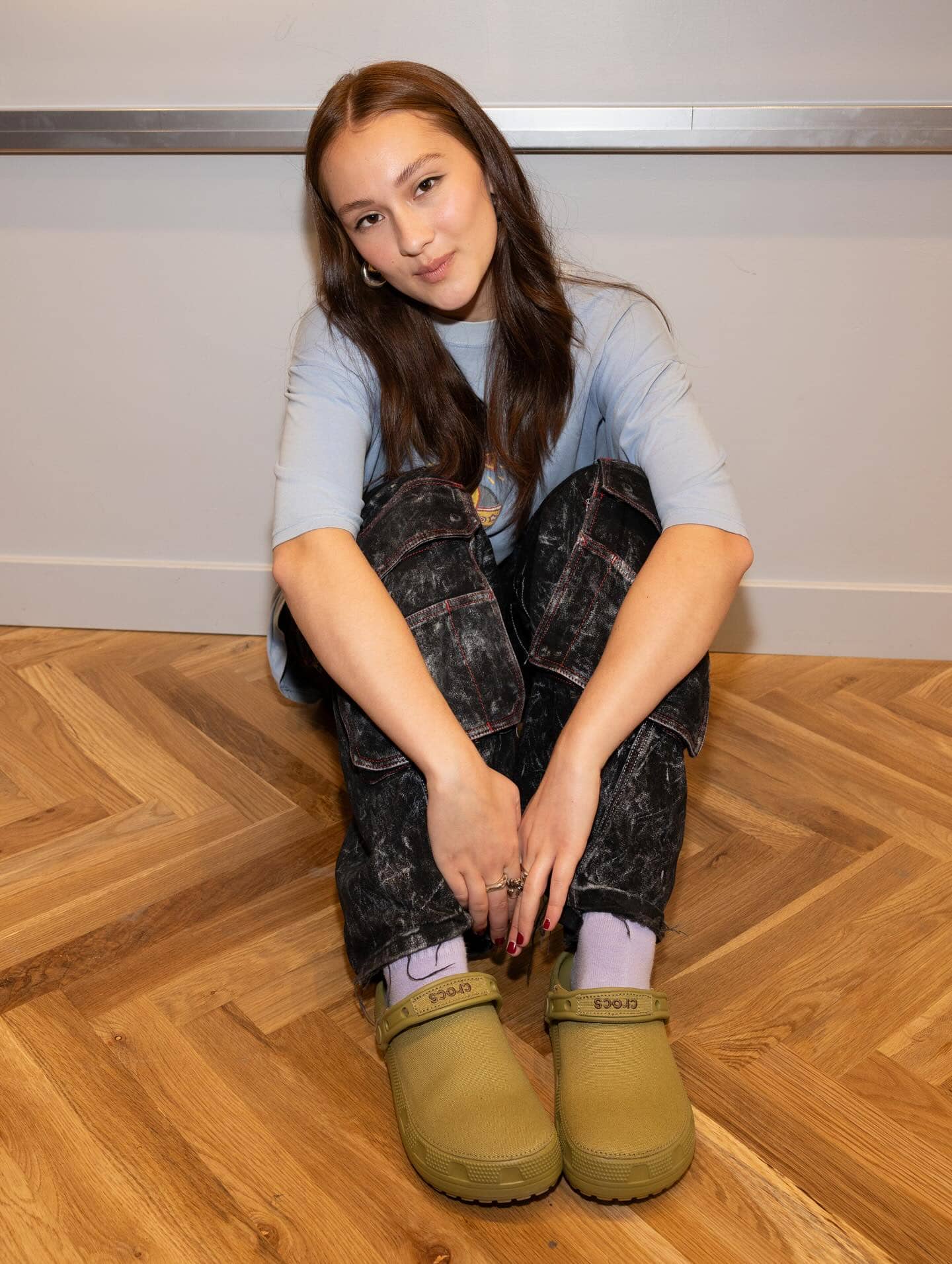 “The Summer I Turned Pretty”: between Conrad and Jeremiah, Belly chooses … her new collection of fangs!