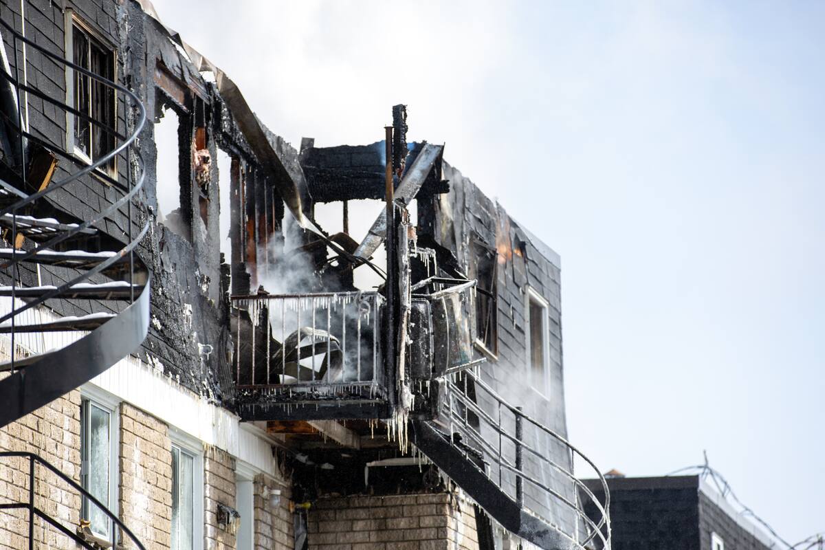 EN IMAGES | Un incendie majeur ravage un immeuble à logements à ...