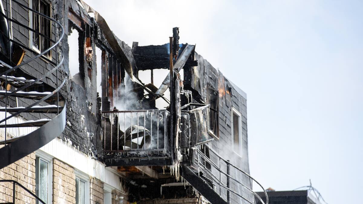 The Ravage Quebec Building EN IMAGES | Un incendie majeur ravage un immeuble à logements à ...