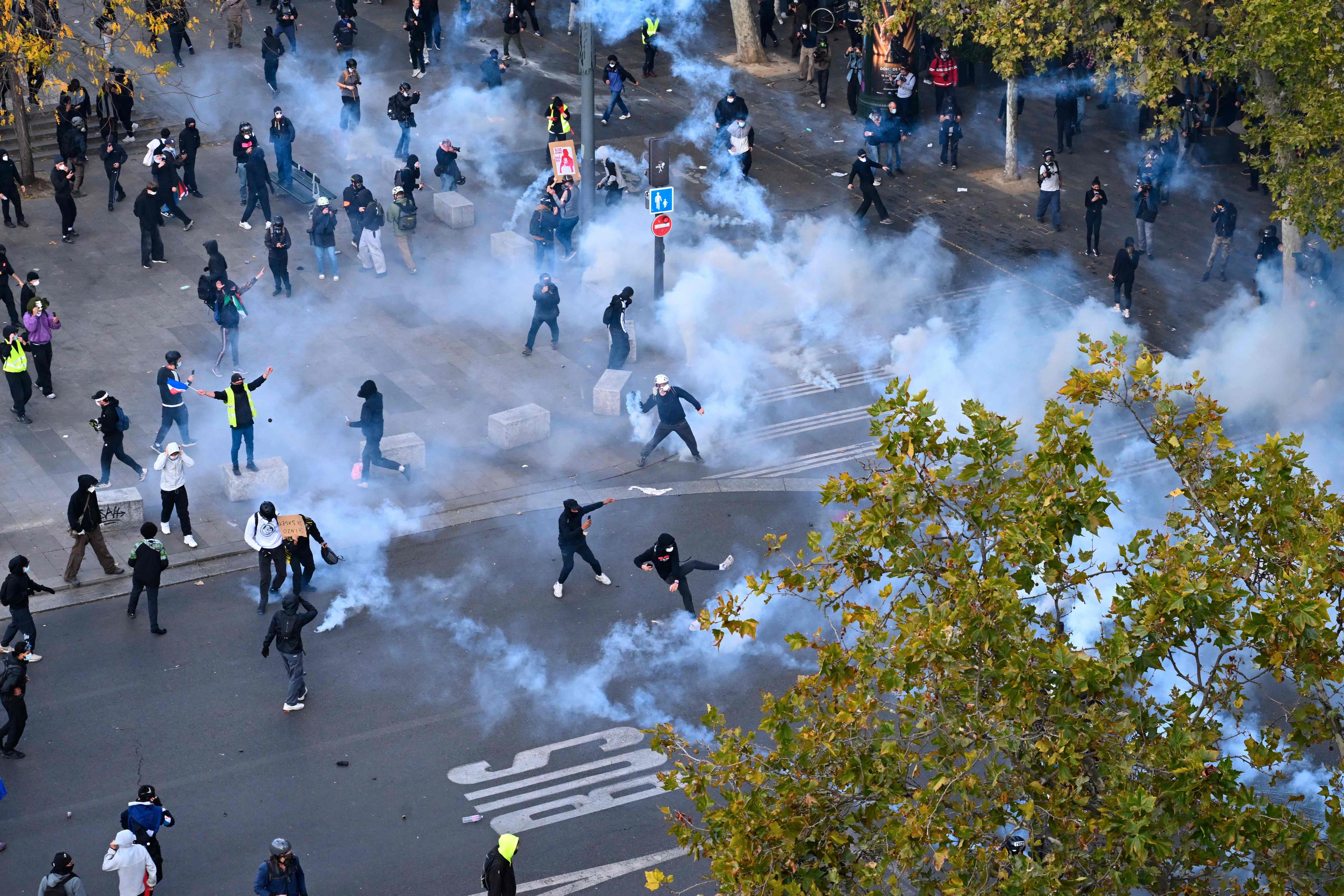 EN VIDÉO | Journée de manifestations en France: la tension monte dans les premiers rassemblements