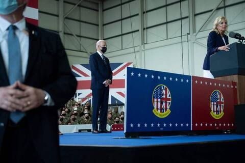 Biden arrive en Europe avec dans ses valises la promesse de vaccins pour le monde