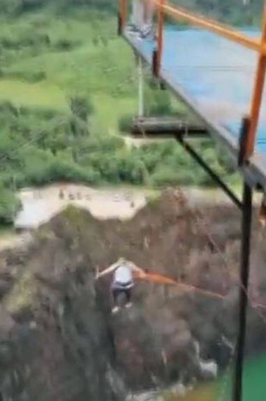Man Survives Bungee Jumping Mishap After Rope Breaks During Divorce