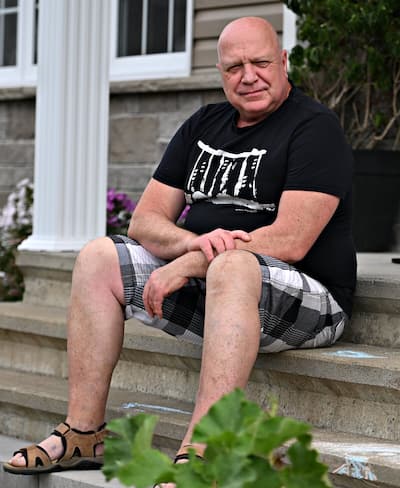 L’ex-pompier Patrick Bisaillon a réussi à faire reconnaître sa fibromyalgie comme lésion professionnelle après une opération à l’épaule.