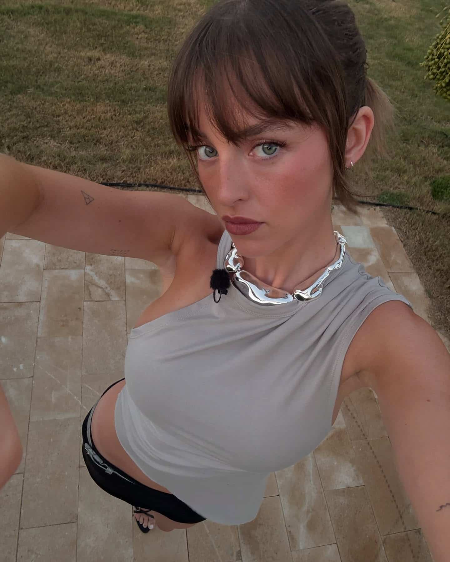 Elle joint ce groupe viral exposant les trompeurs