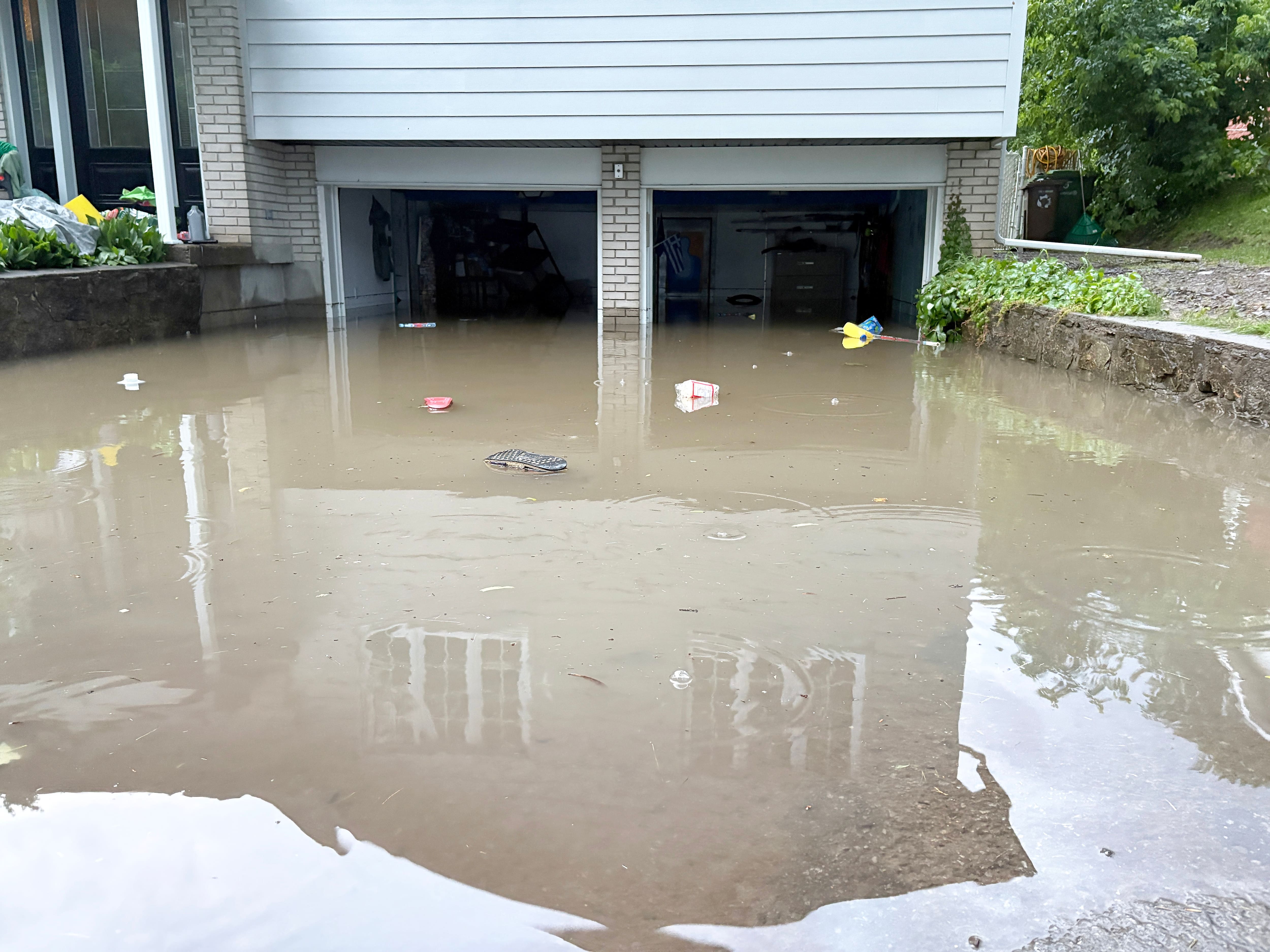 Un garage de la rue Graham dans l'ouest de Montréal a été complètement inondé durant les orages survenues le 20 juin dernier.
