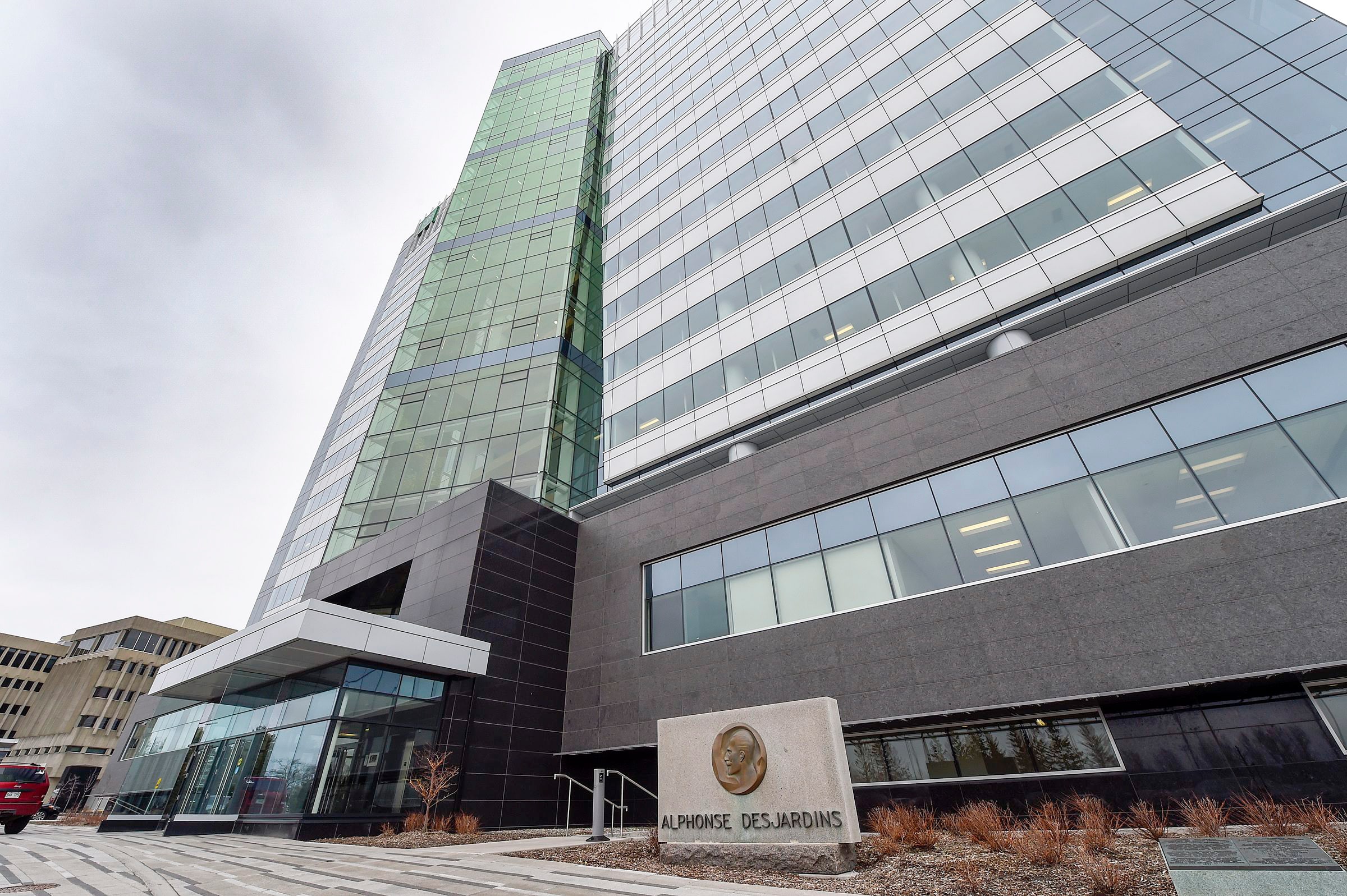 Concours de piratage et 350 M$ pour b&eacute;tonner la cybers&eacute;curit&eacute; chez Desjardins