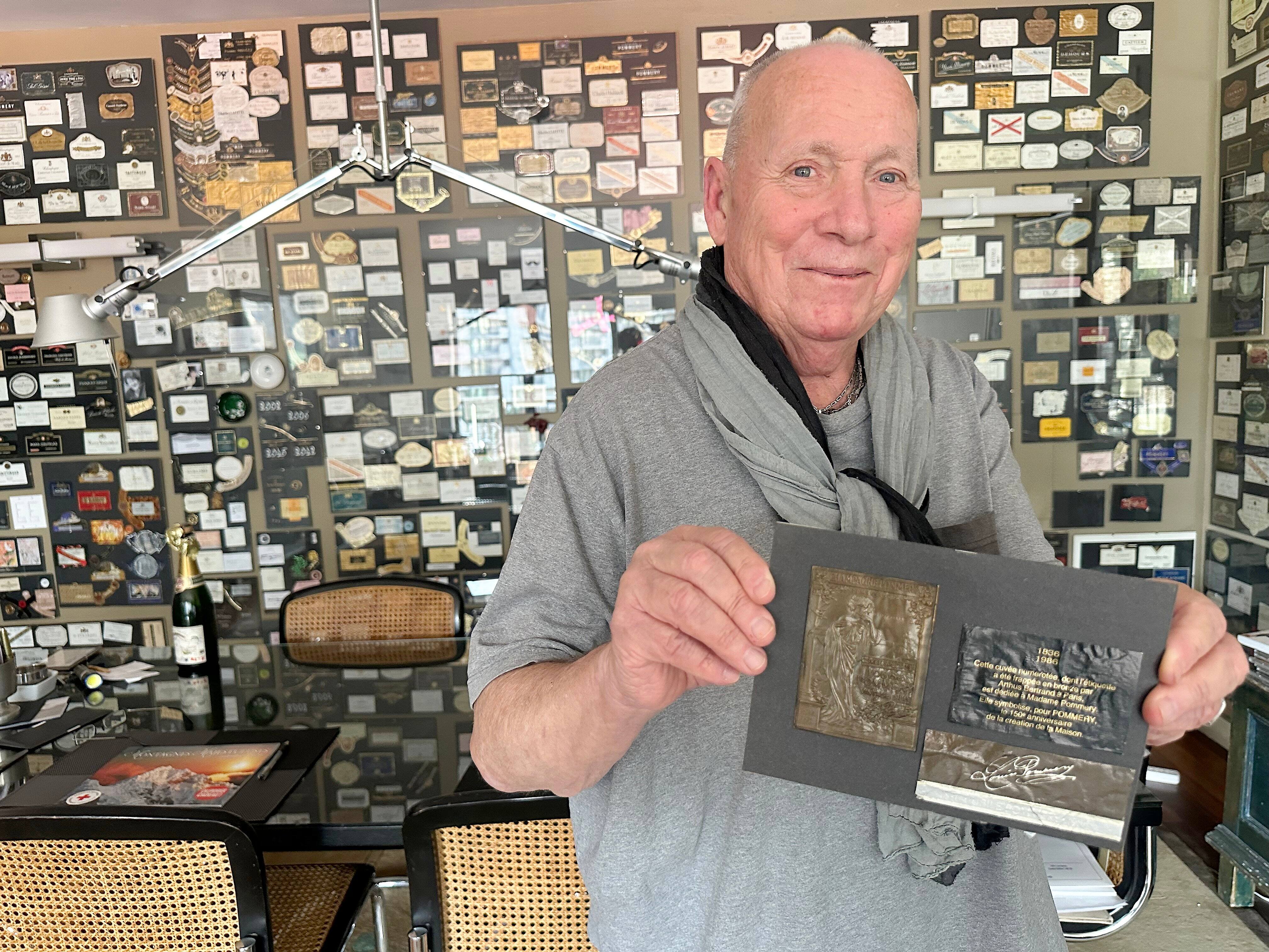 Collectionneur cherche preneur pour sa vaste collection sans quoi il la l&egrave;gue au premier ministre du Qu&eacute;bec