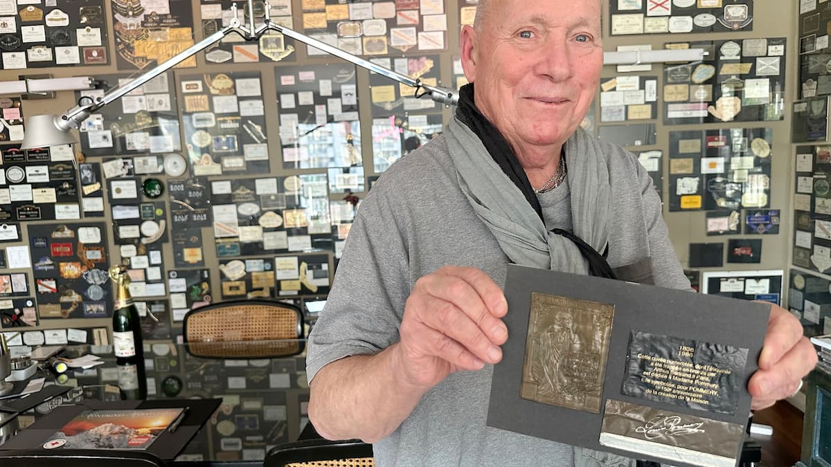 Collectionneur cherche preneur pour sa vaste collection sans quoi il la lègue au premier ministre du Québec