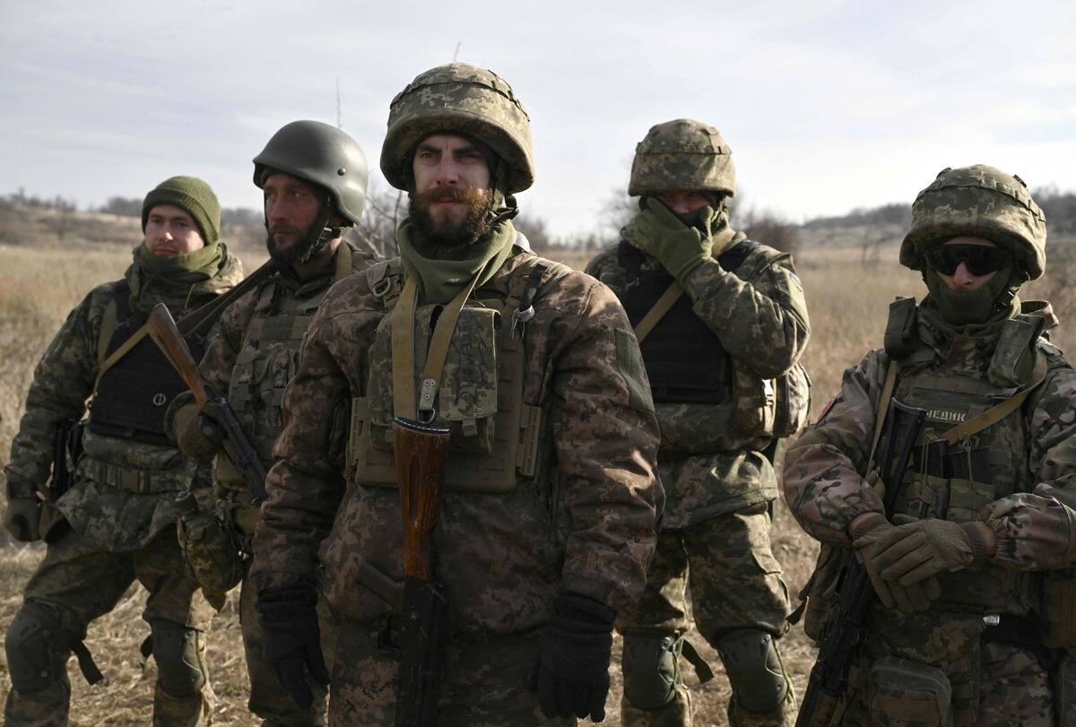 STARLUX ARMÉES MODERNES - Lot de 10 soldats + 1 accessoire EUR 8,00