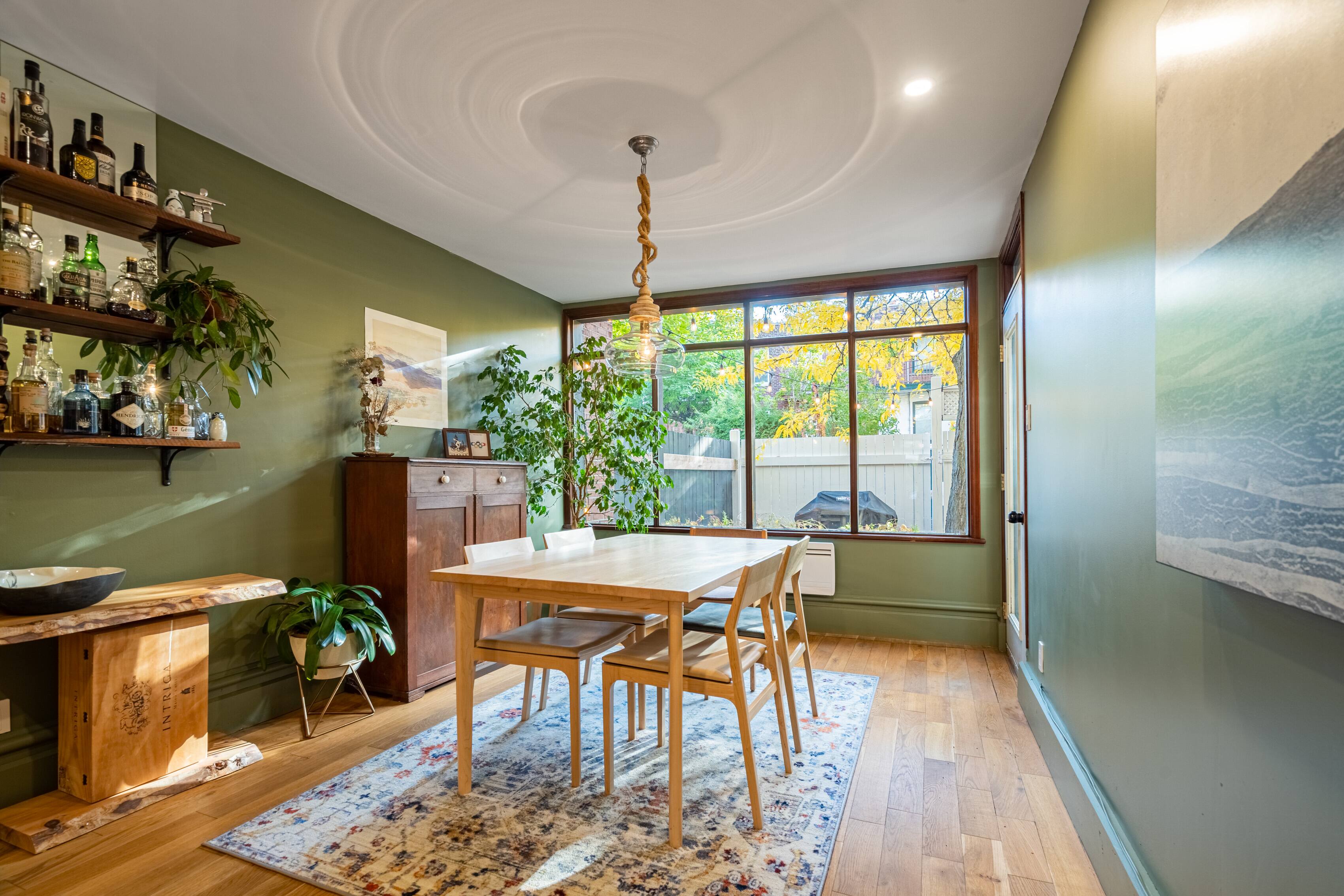 Un condo centenaire avec mur de brique à vendre