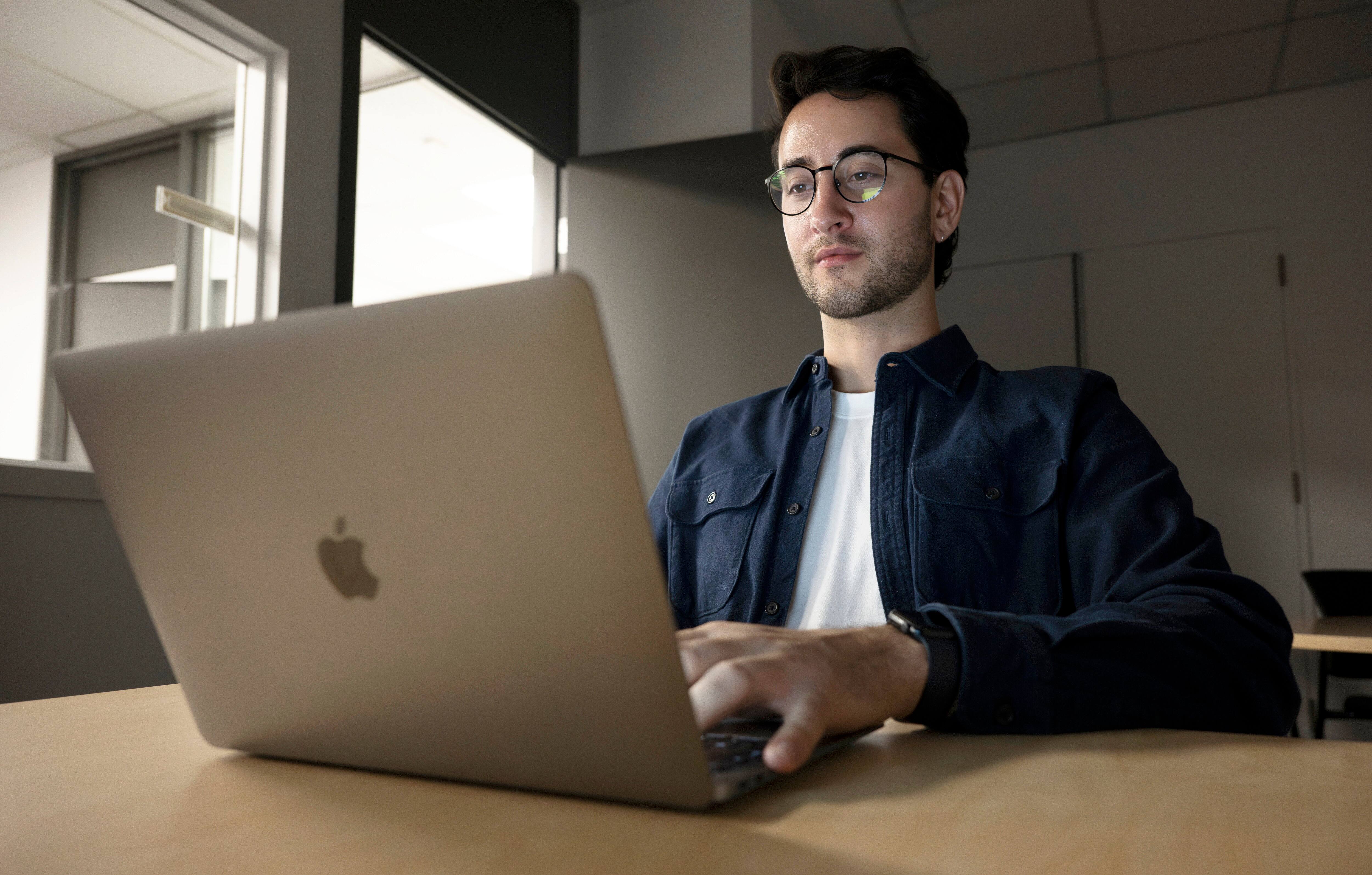 [VIDÉO] L’hypnose spirituelle de régression m’a rendu parano | TVA ...