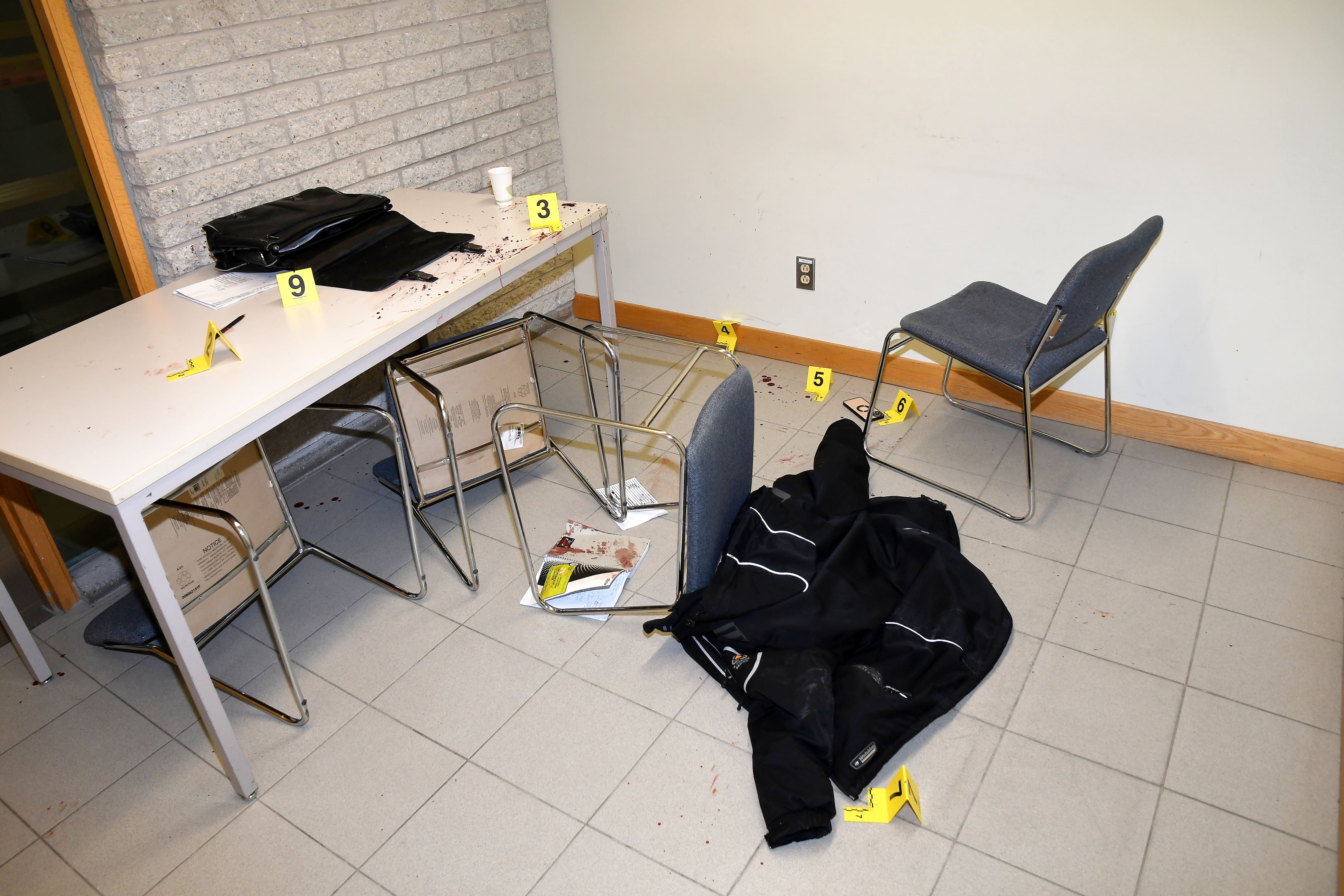 Cubículo en el que fue atacada la víctima.