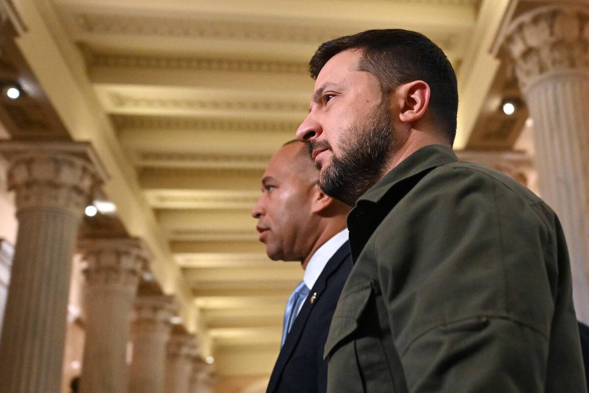 Ukraine: le front diplomatique se complique pour Zelensky