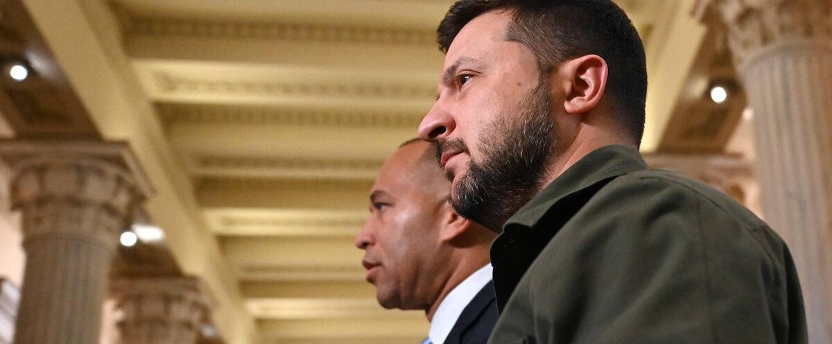 Ukraine: le front diplomatique se complique pour Zelensky
