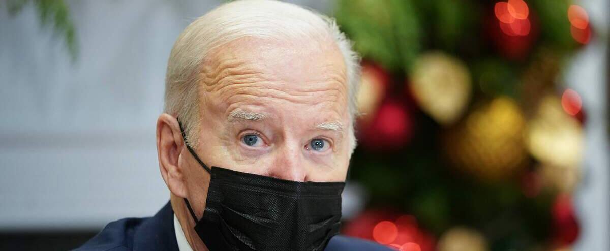 Face à Omicron, Biden mise sur les tests et les vaccins, pas sur les restrictions
