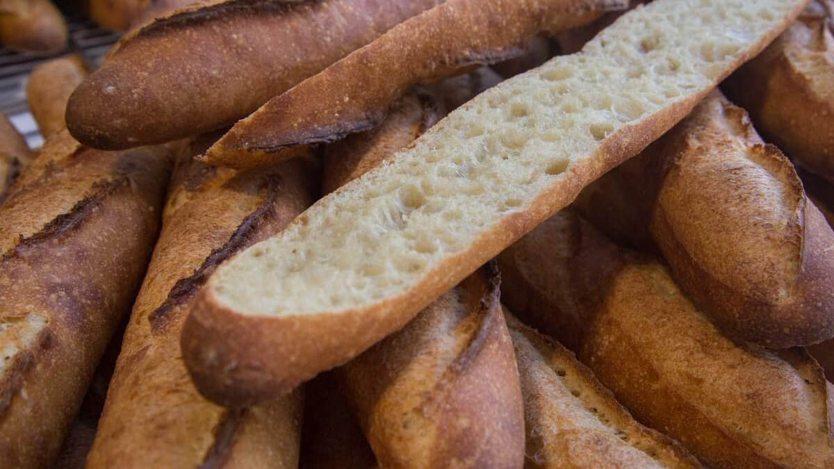Un hommage au pain: un timbre à l’odeur de baguette dévoilé en France