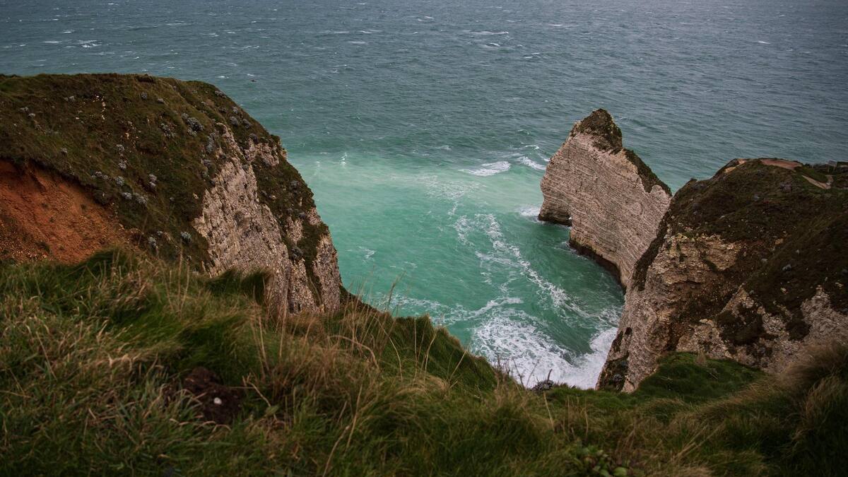 Une femme de 24 ans tombe d’une falaise en se faisant photographier