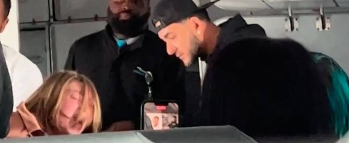 À VOIR | «Elle est possédée!»: la passagère d’un avion provoque un véritable chaos