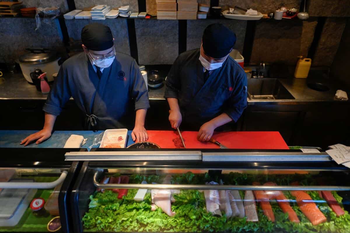 En China, los aficionados al sushi están preocupados por el derrame de agua de Fukushima