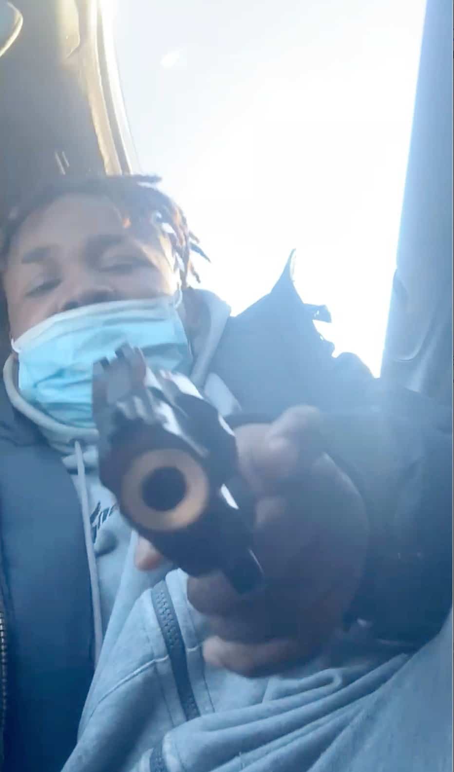 Léonardo Joseph exhibait des armes à feu dans plusieurs vidéos retrouvées dans son cellulaire.